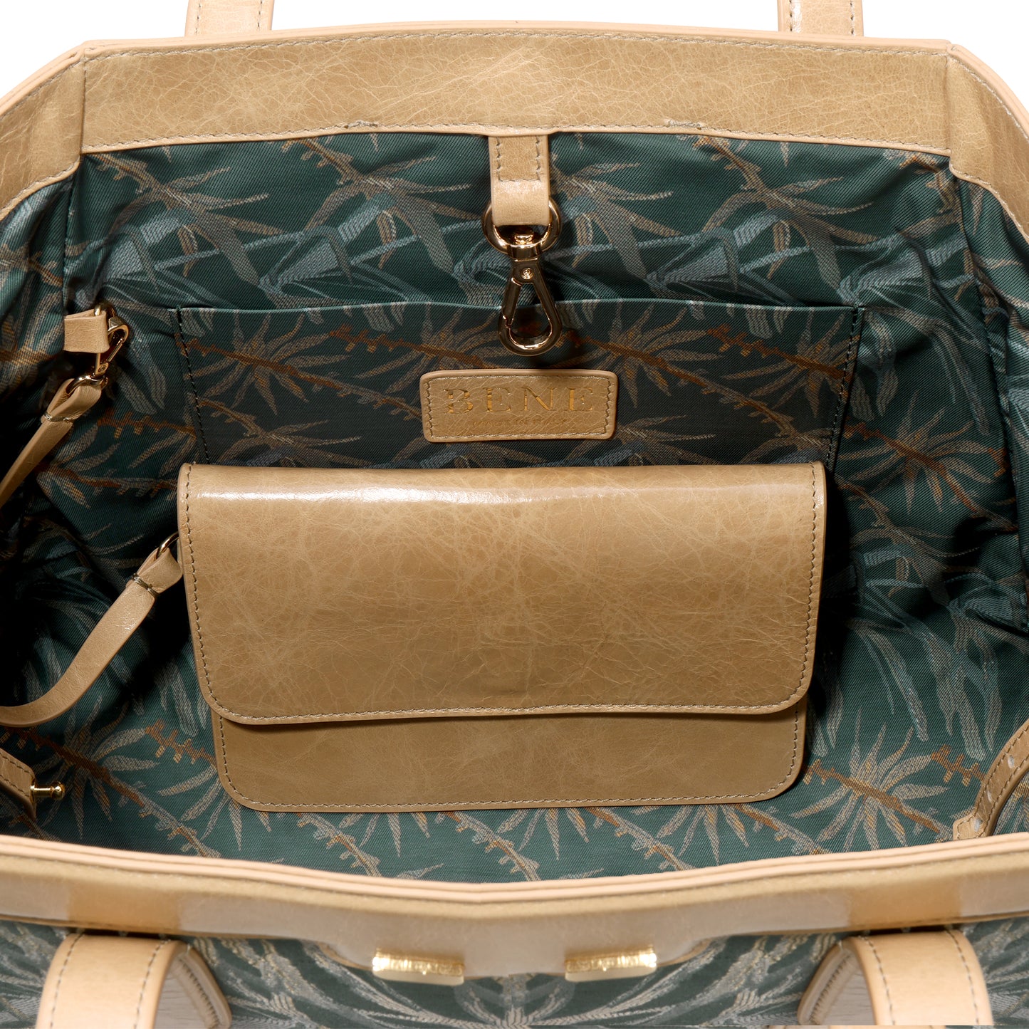 The Cortney Bishop x BENE Page Tote in Green Palm and Raffia