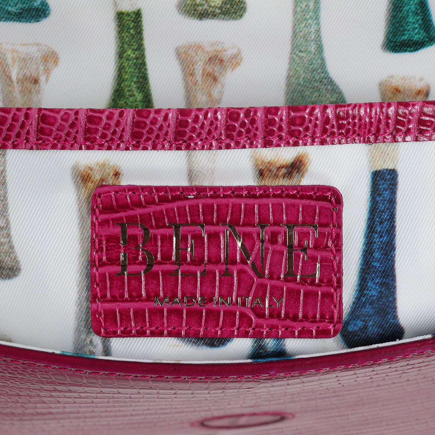 Holmes in Fuxia Lizard