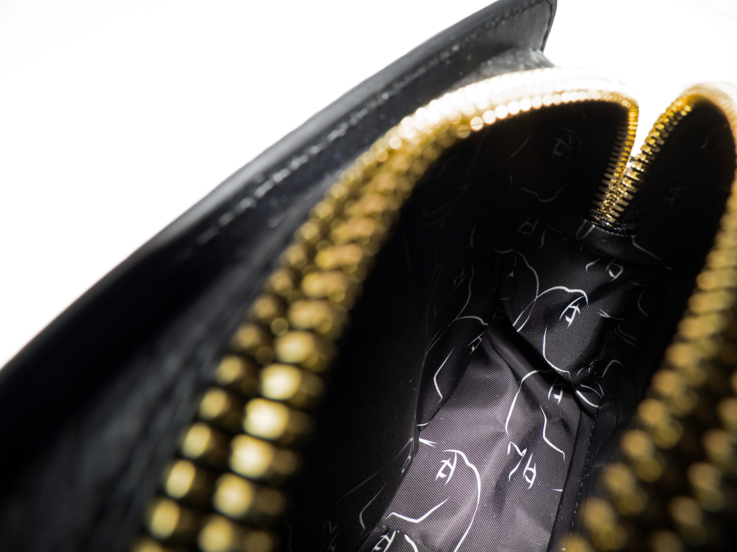 Fairfax in Black Alligator Stamp - BENE Handbags 