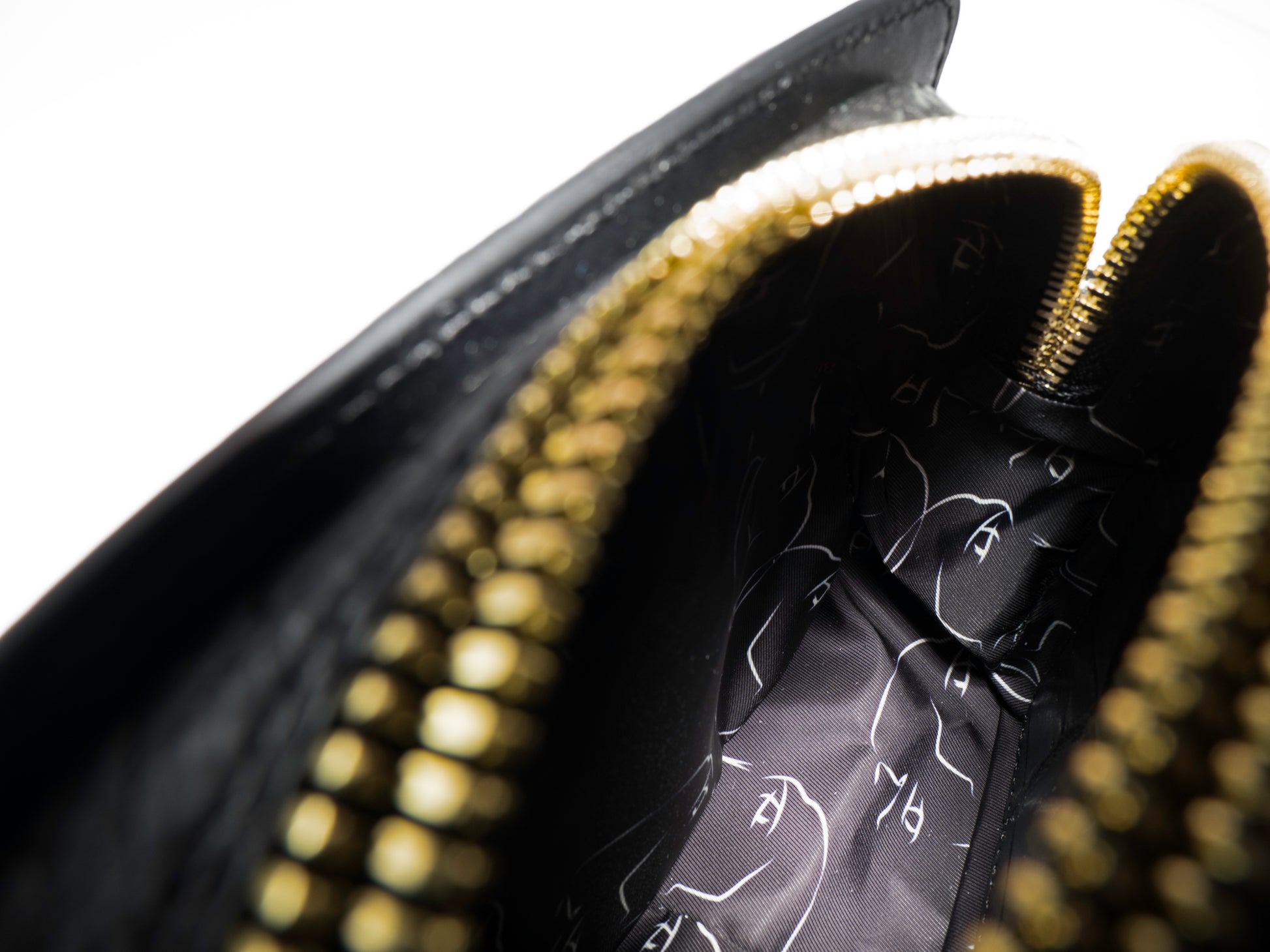 Fairfax in Black Alligator Stamp - BENE Handbags 